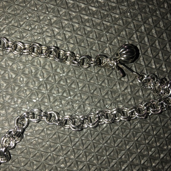 costume jewelry necklace - Picture 4 of 7